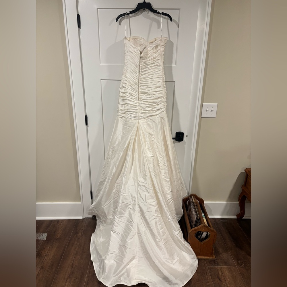 NWT 2BE Bride Mon Cheri ivory ruched taffeta mermaid wedding dress/gown size 10 - Picture 4 of 8